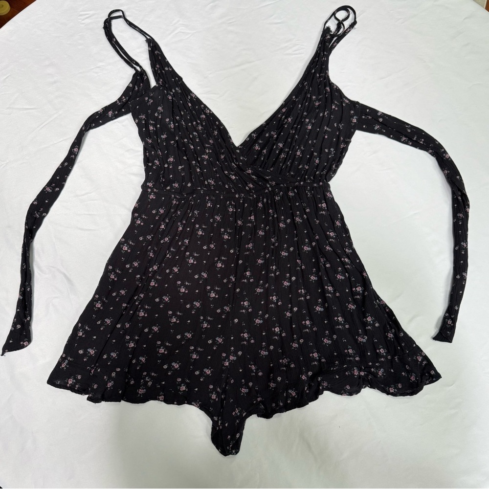 American Eagle Outfitters Floral Pattern Romper